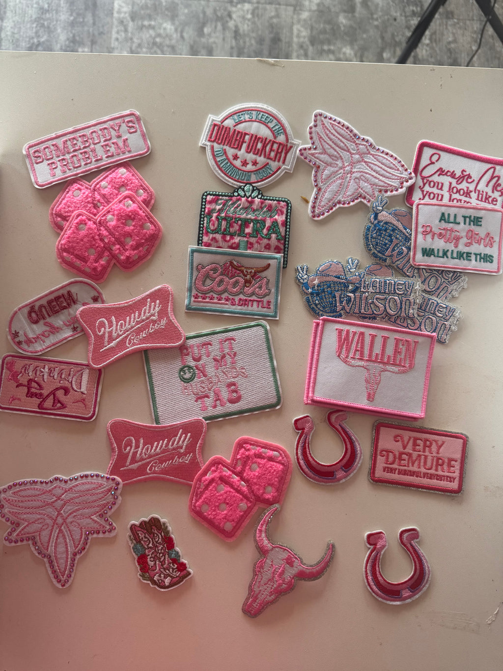 400+ Iron-On Patch Reseller Lot + 30 Purse Chains | Wholesale Bulk Craft Bundle