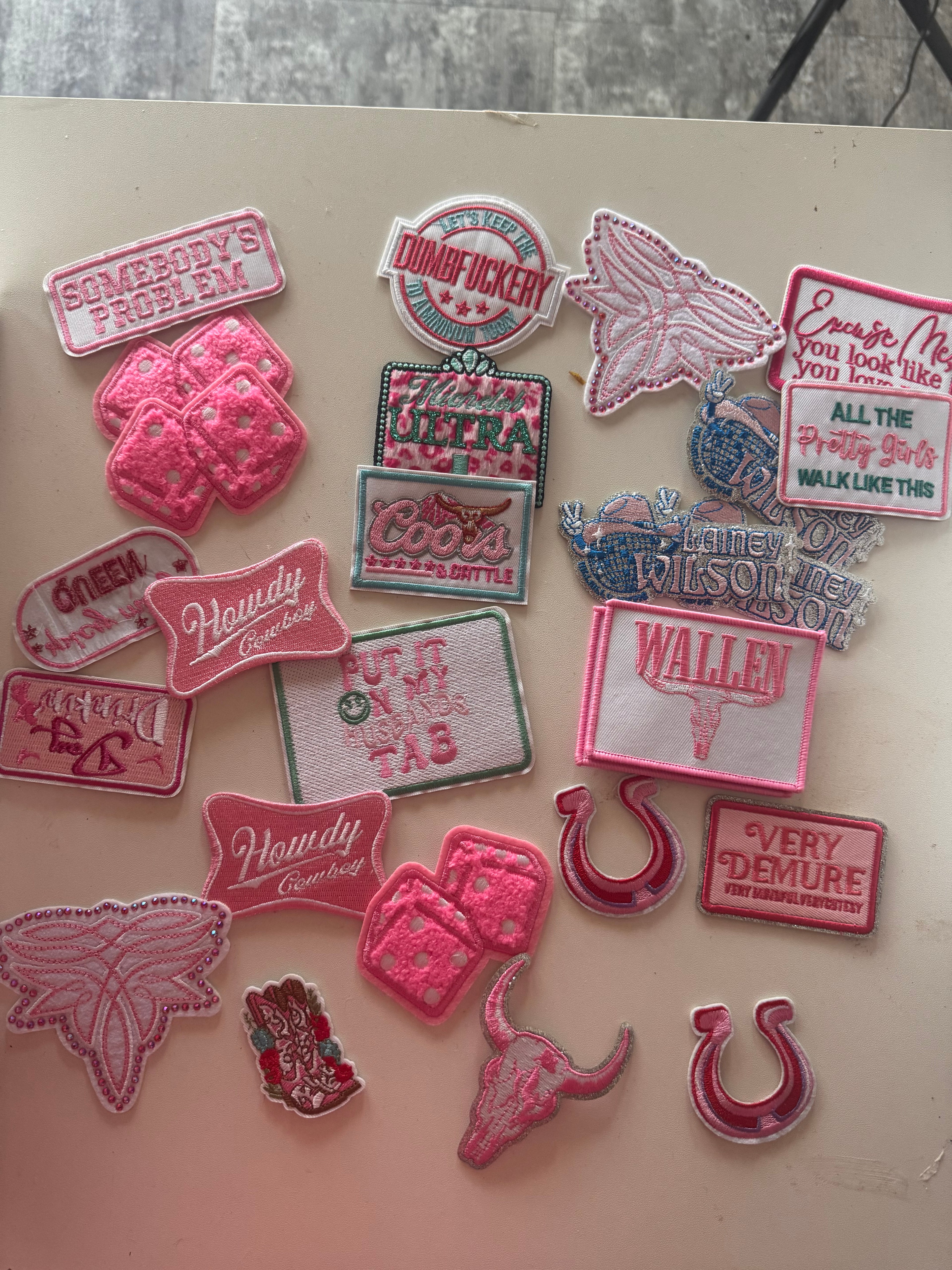 400+ Iron-On Patch Reseller Lot + 30 Purse Chains | Wholesale Bulk Craft Bundle