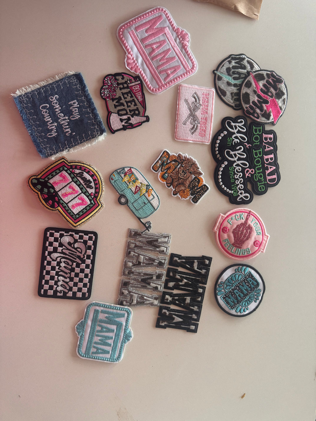 400+ Iron-On Patch Reseller Lot + 30 Purse Chains | Wholesale Bulk Craft Bundle