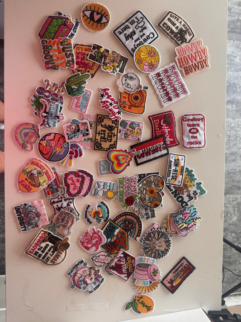 400+ Iron-On Patch Reseller Lot + 30 Purse Chains | Wholesale Bulk Craft Bundle
